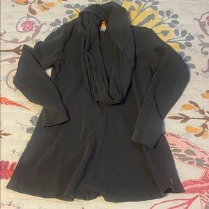 Lucy Black Long Sleeve Top